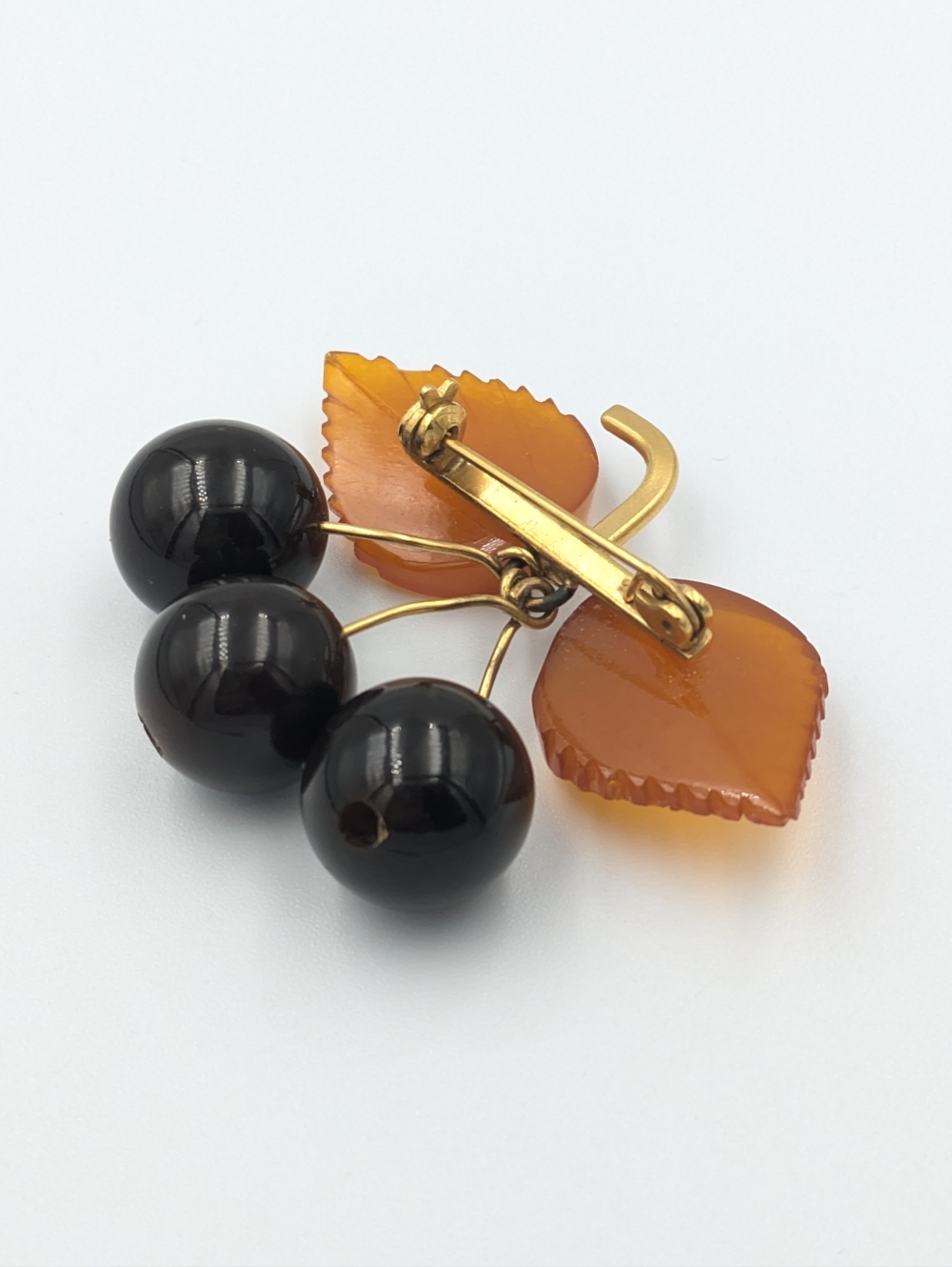 Vintage Baltic Amber Cherry Brooch - Gold Plated Brass Frame, USSR 1980s - Picture 5 of 9